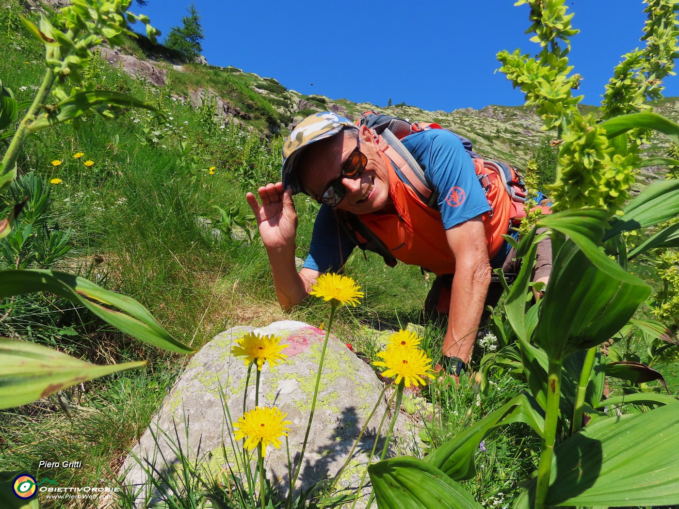 35 In posa tra i fiori.JPG